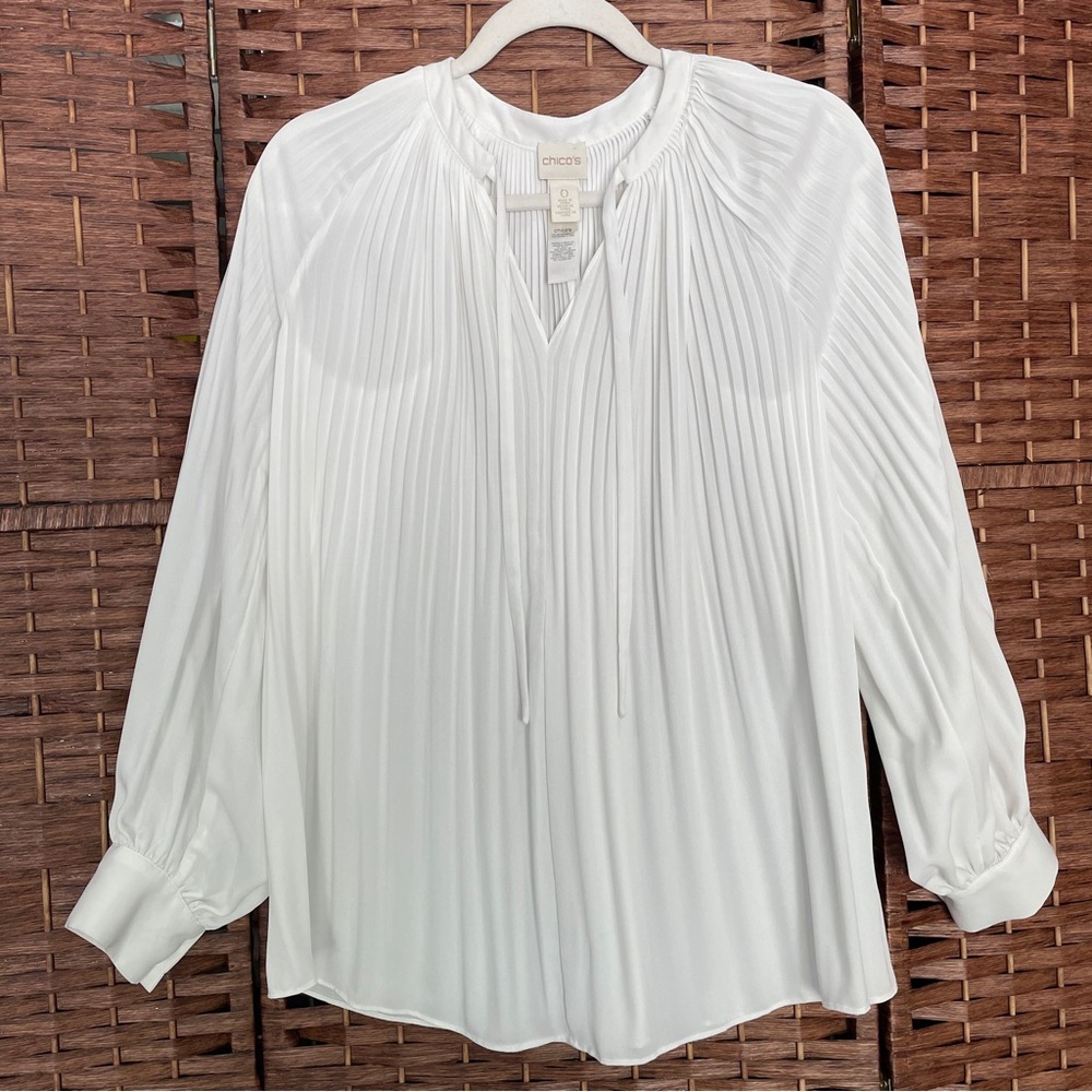 Chico's V-Neck Long-Sleeve Blouse, Romantic, Old Money, Minimalist, Size 0.